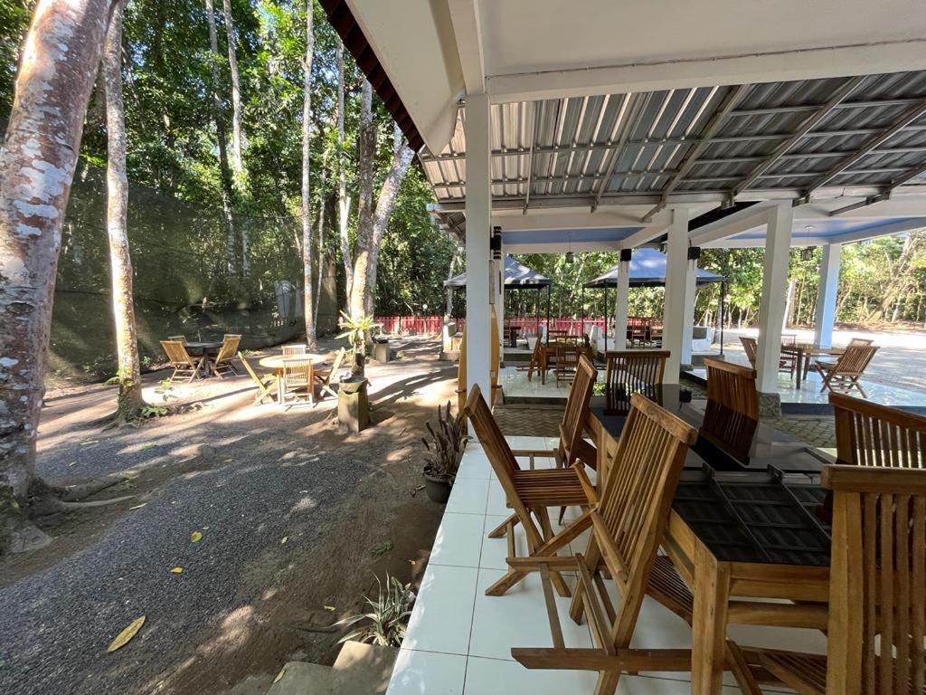Capital O 92612 Penginapan D'Alas Purwo & Beachnearpadang Savana Sadengan Banyuwangi  Exterior photo